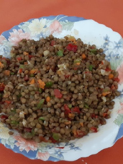 Una foto de Ensalada de lentejas con vinagreta de ajo y mostaza