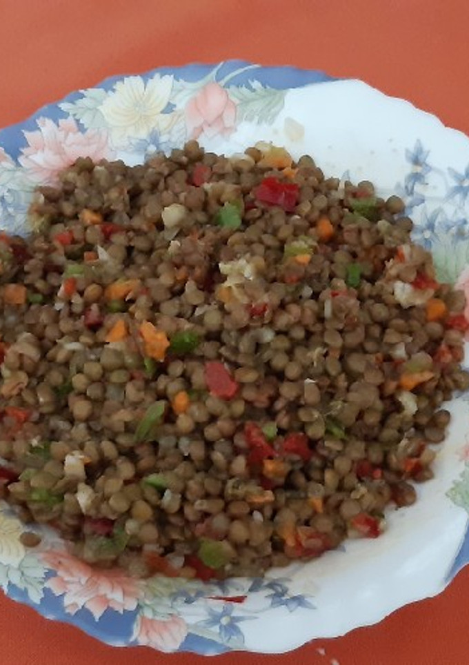 Una foto de Ensalada de lentejas con vinagreta de ajo y mostaza
