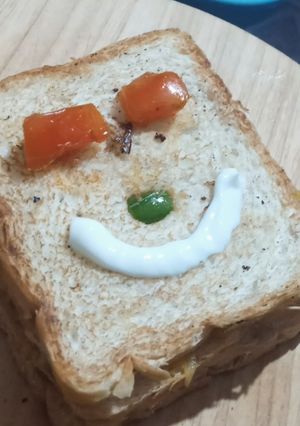 A picture of 😊Emoji smiley sandwich.
