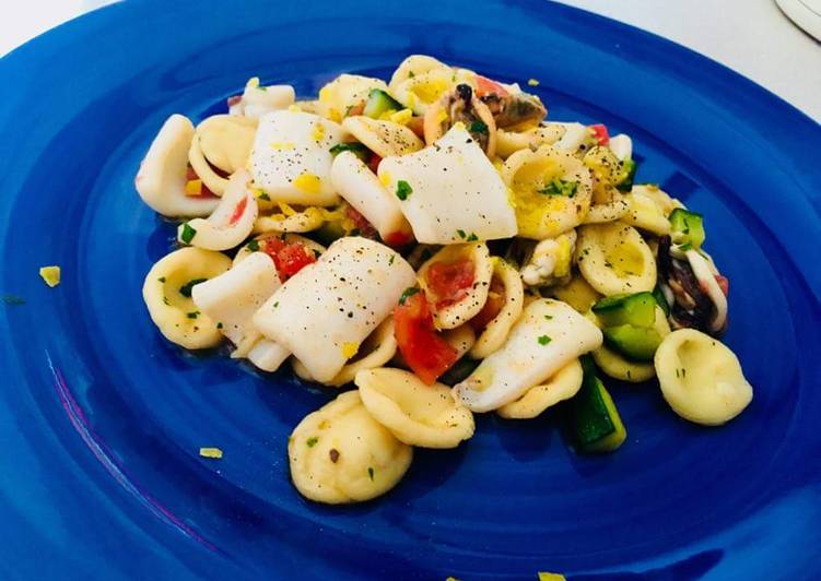 Orecchiette con ragù bianco di cozze e calamari