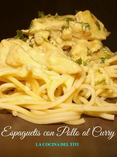 Una foto de Espaguetis con pollo al curry