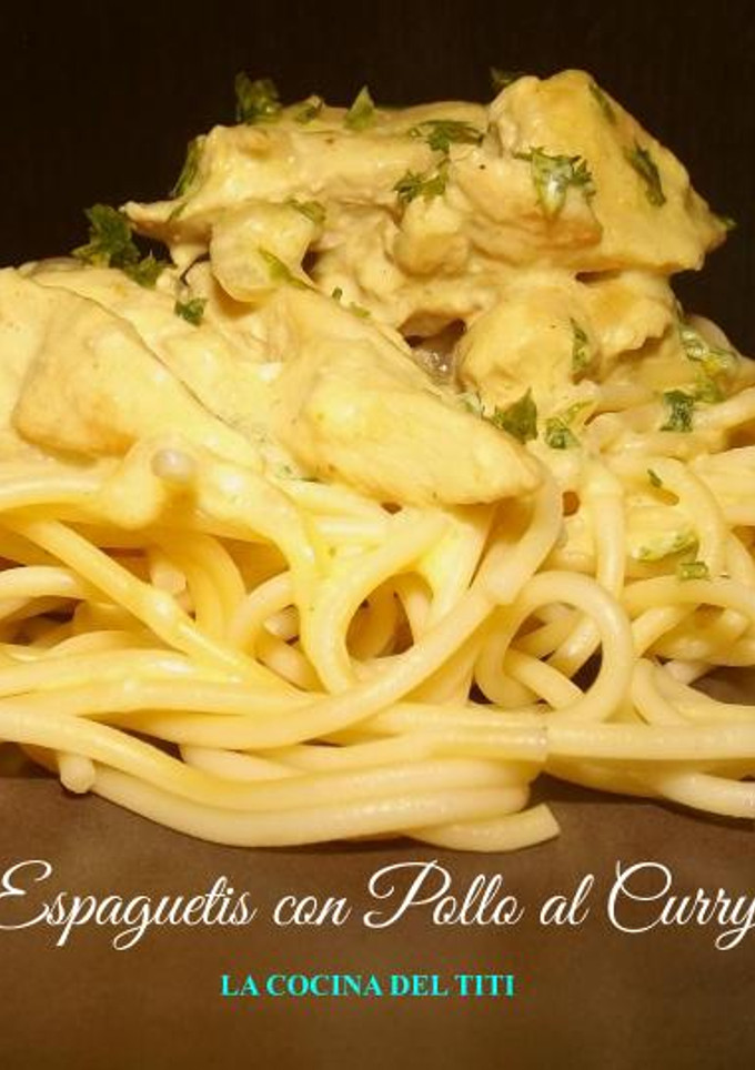 Una foto de Espaguetis con pollo al curry