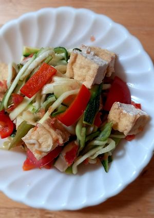 Hình của món Bí ngòi xào đậu hũ.