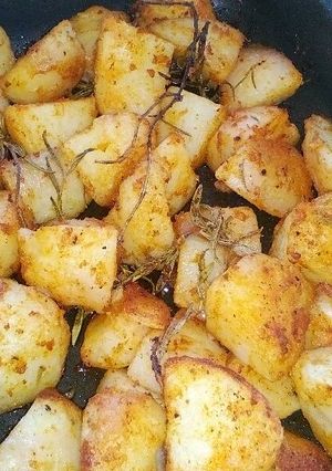 Rozmaringos sült burgonya recept fotója