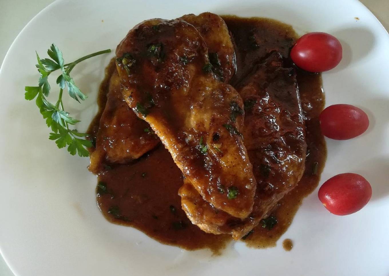 Pechuga de pollo con salsa Perrins