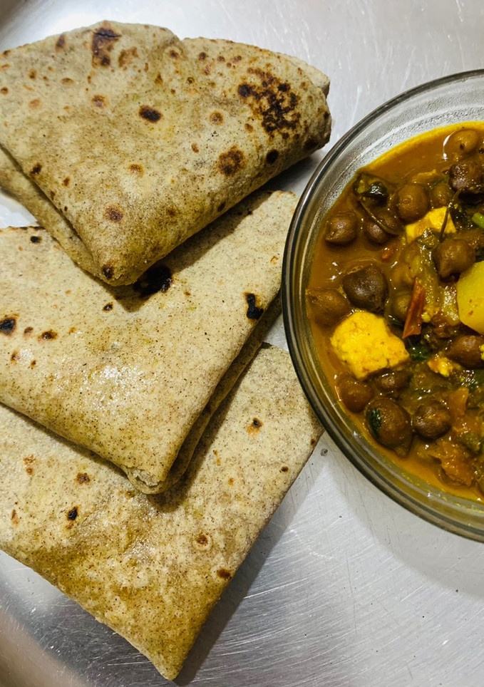 A picture of Ragi Matar Roti with a hint of Kasoori Methi.