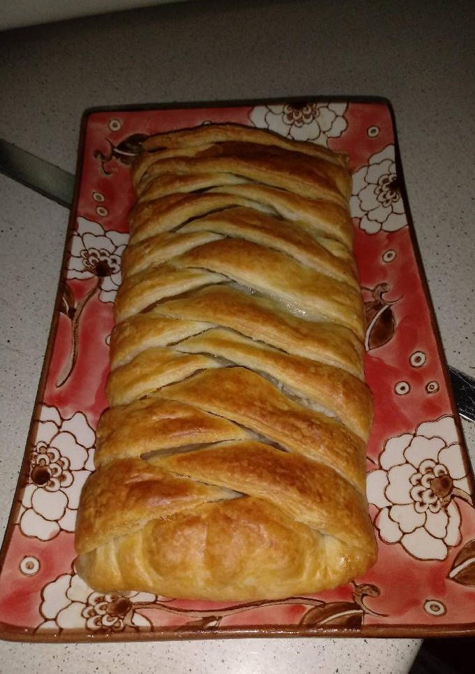 Una foto de Trenza de hojaldre salada y dulce