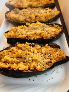 Una foto de Berenjenas rellenas de arroz, atún y queso (en freidora de aire)