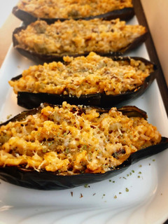 Una foto de Berenjenas rellenas de arroz, atún y queso (en freidora de aire)