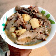 A picture of Ukodo(Yam and goat meat peppersoup).