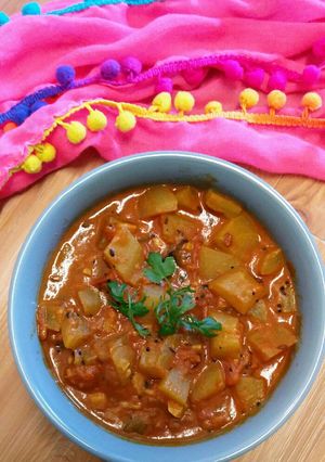 A picture of Bottle gourd curry.