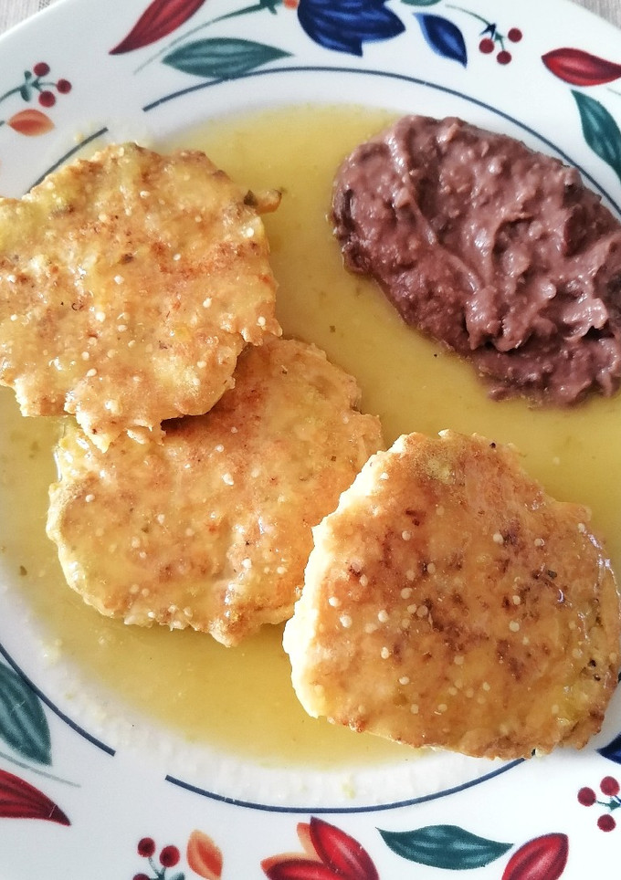 Una foto de Tortitas de avena y amaranto con pollo en salsa verde