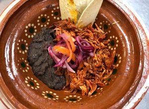 Una foto de Cochinita Pibil (Yucatán)
