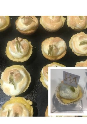Una foto de Mini pie de limón