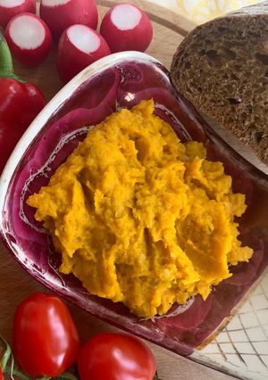 O poză a rețetei Hummus cu dovleac copt și năut.