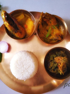 ইলিশ মাছের মাথা দিয়ে কচু শাক, পাবদা মাছের ঝাল থালি(kochu shaak, pabda jhaal recipe in Bengali) রেসিপির প্রধান ছবি