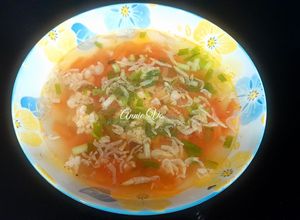 Hình của món Canh cà chua thịt xay tép khô.