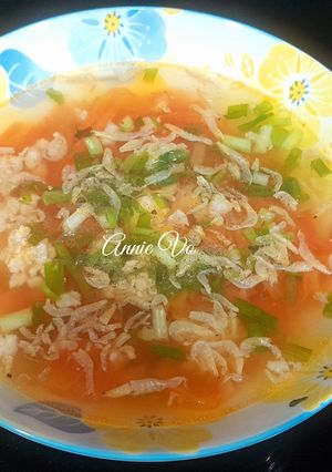 Hình của món Canh cà chua thịt xay tép khô.