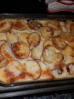 A picture of Scalloped potatoes with onions.