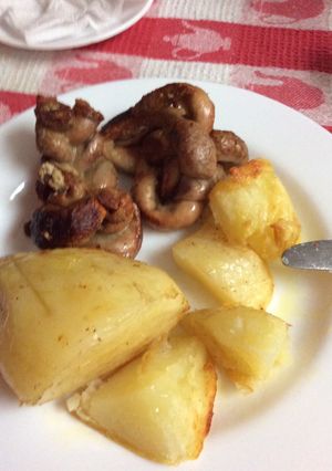 Una foto de Chunchules con papas asadas en la freidora de aire clean