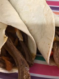 Una foto de Burritos con carne desmechada