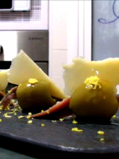 Una foto de Aceitunas rellenas de Anchoa y Queso curado de oveja