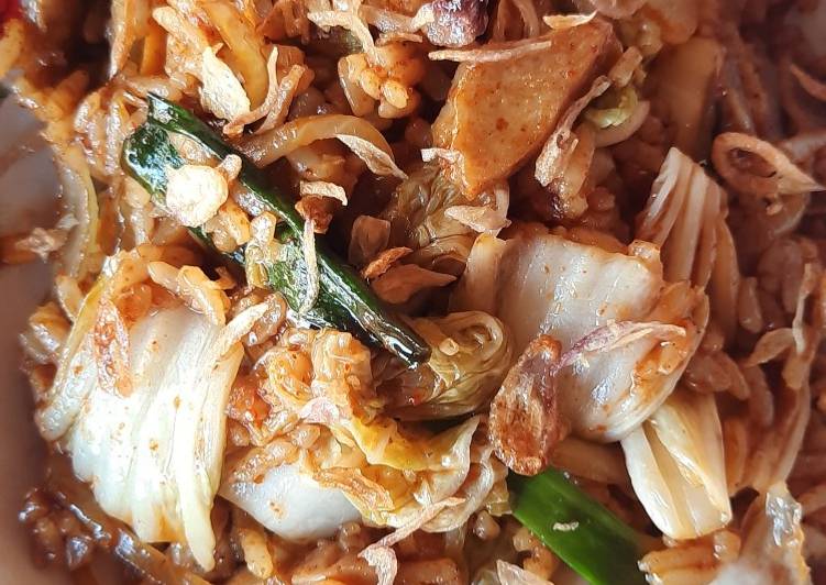 Cara membuat Nasi Goreng Kimchi (Kimchi Bokkeumbap) gurih - RESEP.US