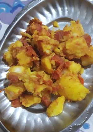 आलू गाजर की सब्जी (aloo gajar ki sabzi recipe in Hindi) रेसिपी मुख्य फोटो