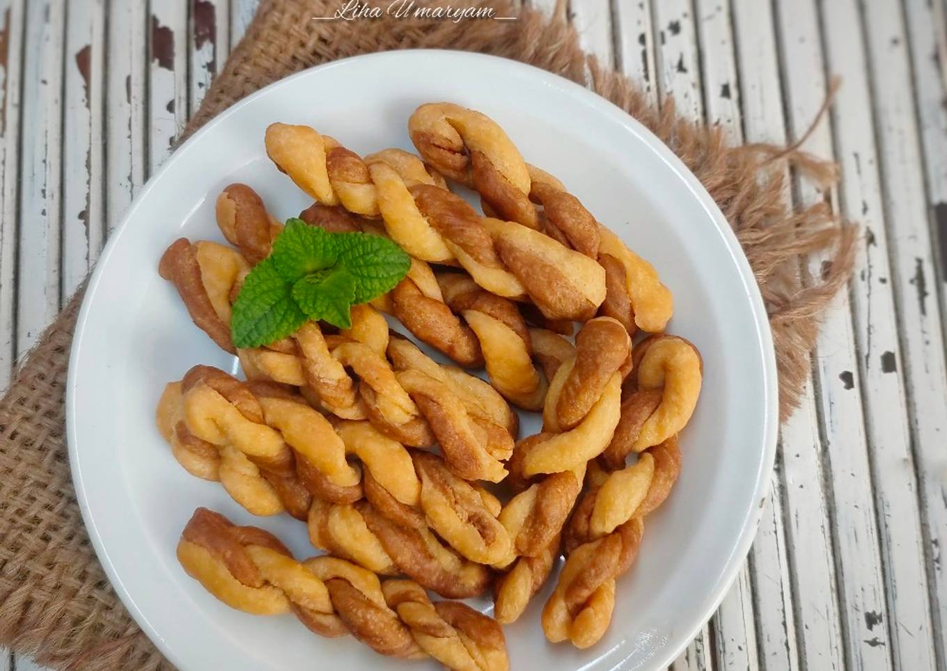 Kue tambang (untir-untir)