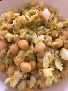 Una foto de Ensalada de garbanzos y cia
