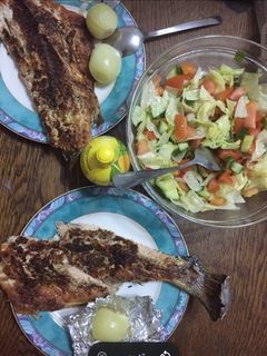 صورة لوصفة سمك مشوي مع سلطه
