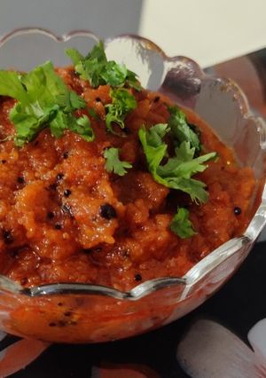 ટામેટા ડુંગળી ની ચટણી (Tomato Onion Chutney Recipe In Gujarati) રેસીપી મુખ્ય ફોટો