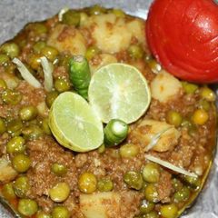 A picture of Alo keema matar.