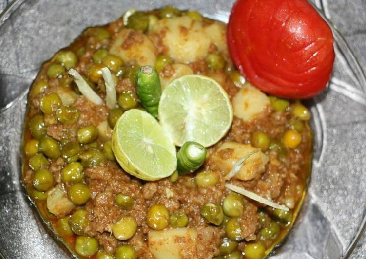 Recipe: Appetizing Alo keema matar