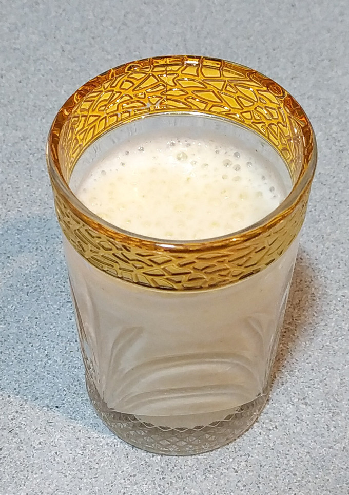 Una foto de Smoothie de plátano, miel de naranja y canela