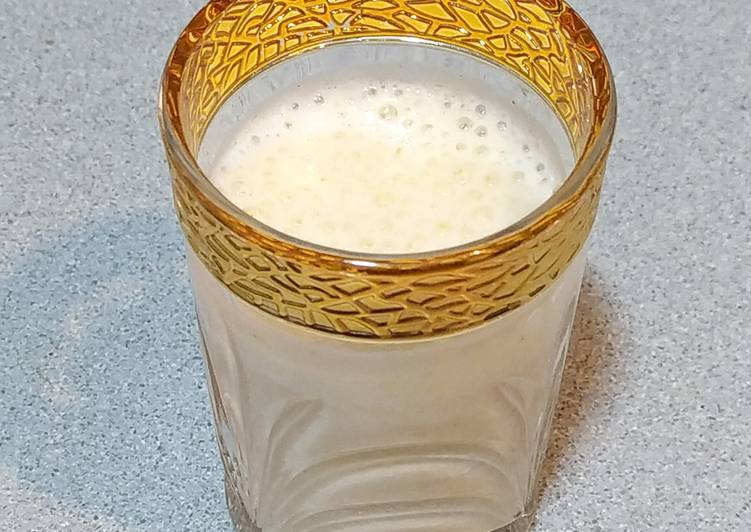 Smoothie de plátano, miel de naranja y canela