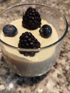Una foto de Mousse de piña todo en frío con leche condensada o sin lactosa