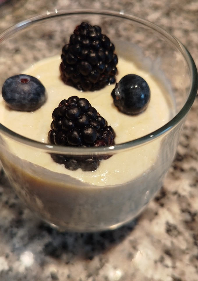 Una foto de Mousse de piña todo en frío con leche condensada o sin lactosa