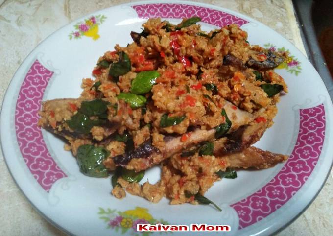 Sambel oncom tongkol petai