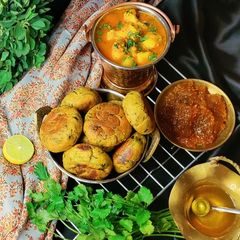 A picture of Baked Methi Baatis.