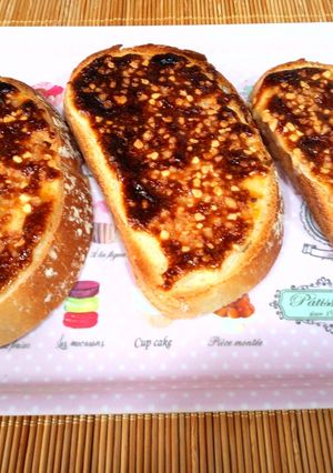 Foto principal de Tostadas de leche condensada y almendras