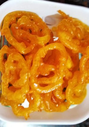 केसर जलेबी (Kesar jalebi recipe in hindi) रेसिपी मुख्य फोटो