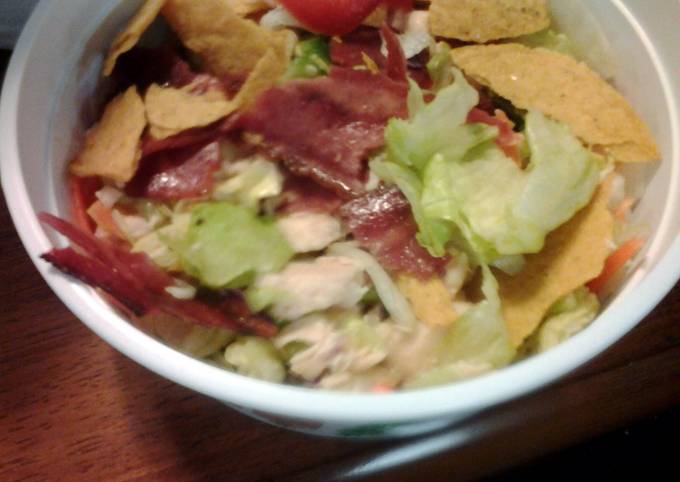 taco salad with chicken and turkey bacon