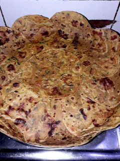 મેથીના થેપલા(methi thepla recipe in Gujarati) રેસીપી મુખ્ય ફોટો