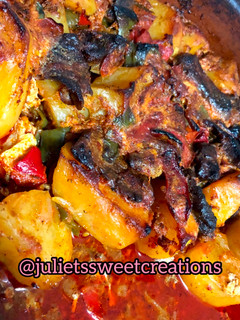 Una foto de Guvech 🍴 - ternera con patatas y verduras en cazuela de barro - Receta típica de Bulgaria🇧🇬