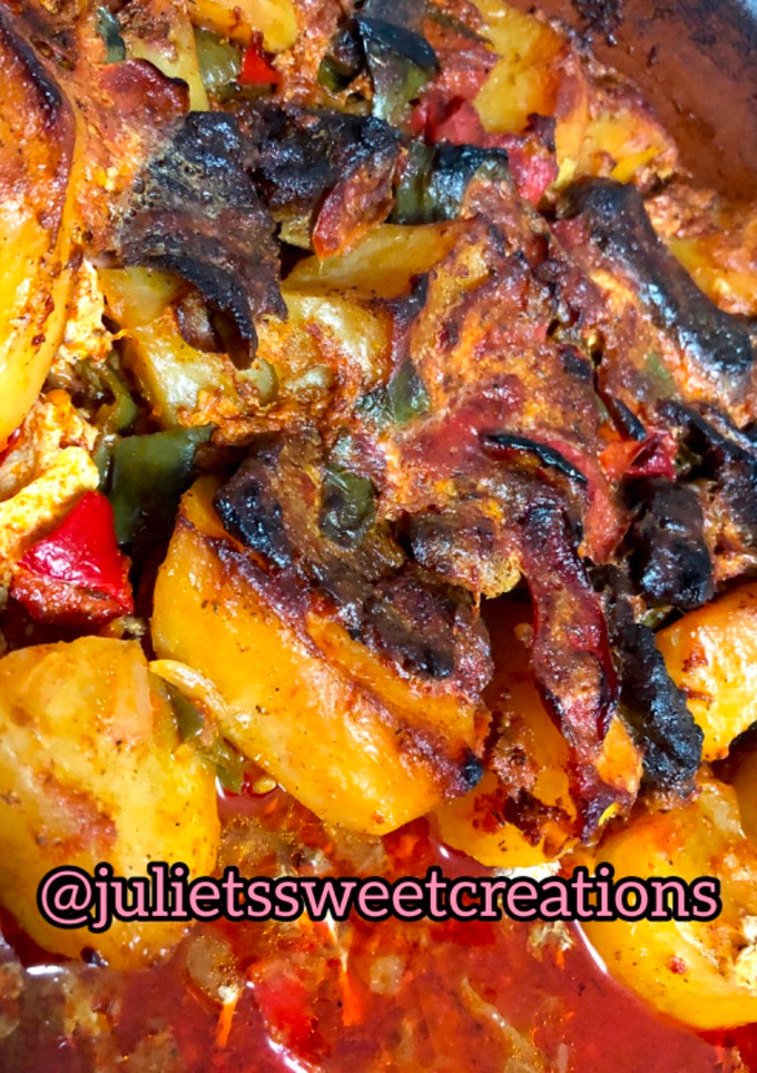 Una foto de Guvech 🍴 - ternera con patatas y verduras en cazuela de barro - Receta típica de Bulgaria🇧🇬