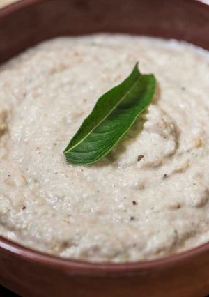 A picture of Raddish and walnut chutney.