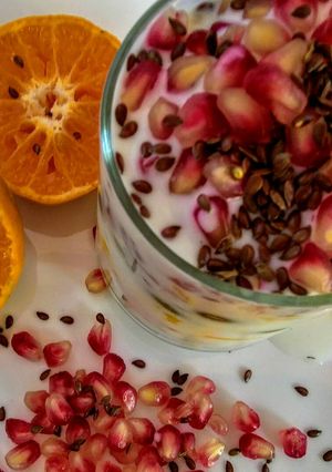 Una foto de Avena, granola, frutas y yogurt!