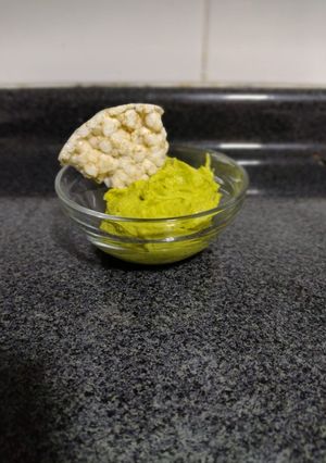 Una foto de Hummus de palta y garbanzo