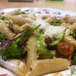 Macarrones integrales con salteado de brocoli y chistorra
